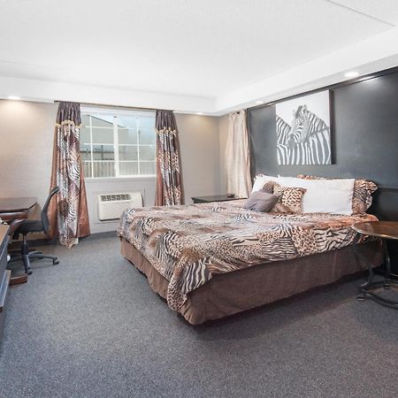 Knights Inn And Suites - Grand Forks Bagian luar foto