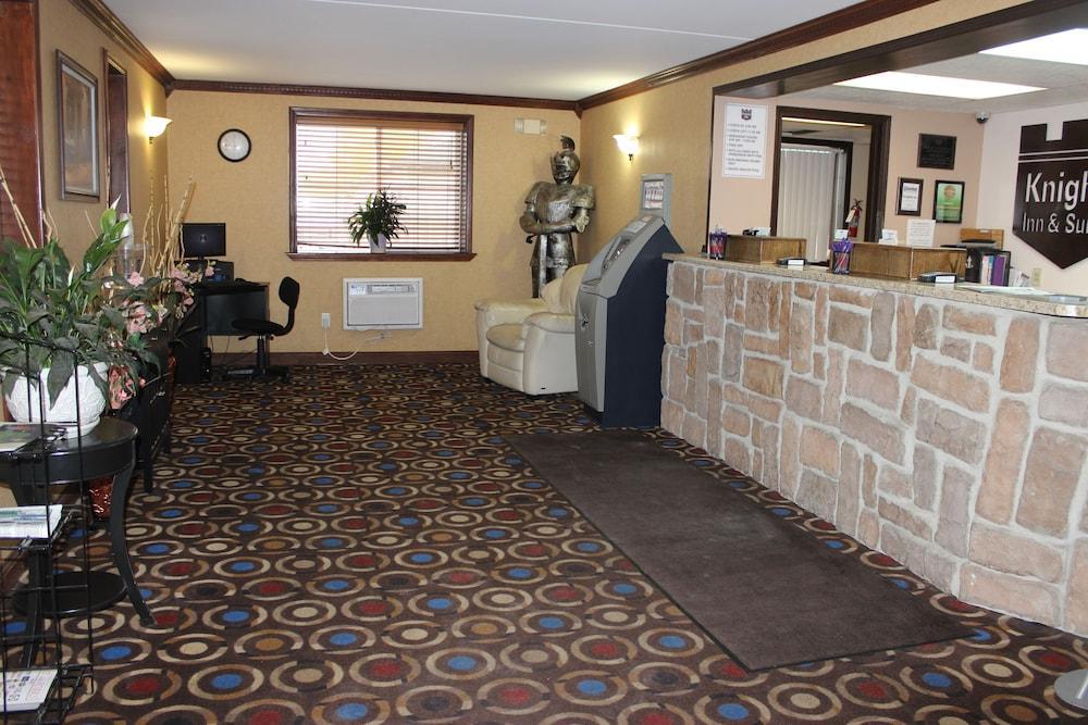 Knights Inn And Suites - Grand Forks Bagian luar foto