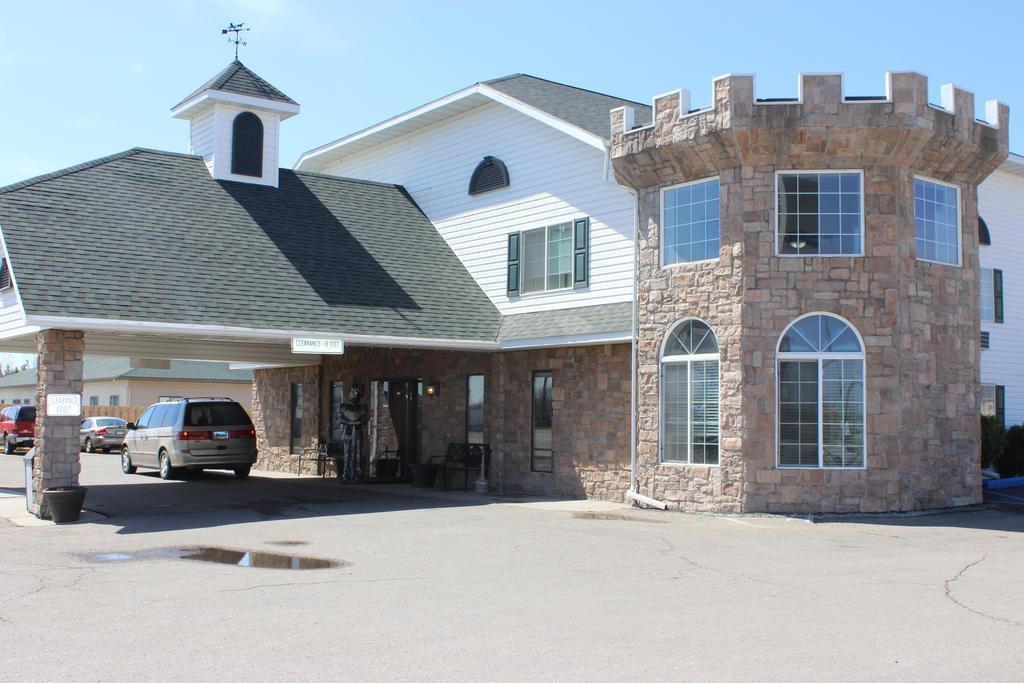 Knights Inn And Suites - Grand Forks Bagian luar foto