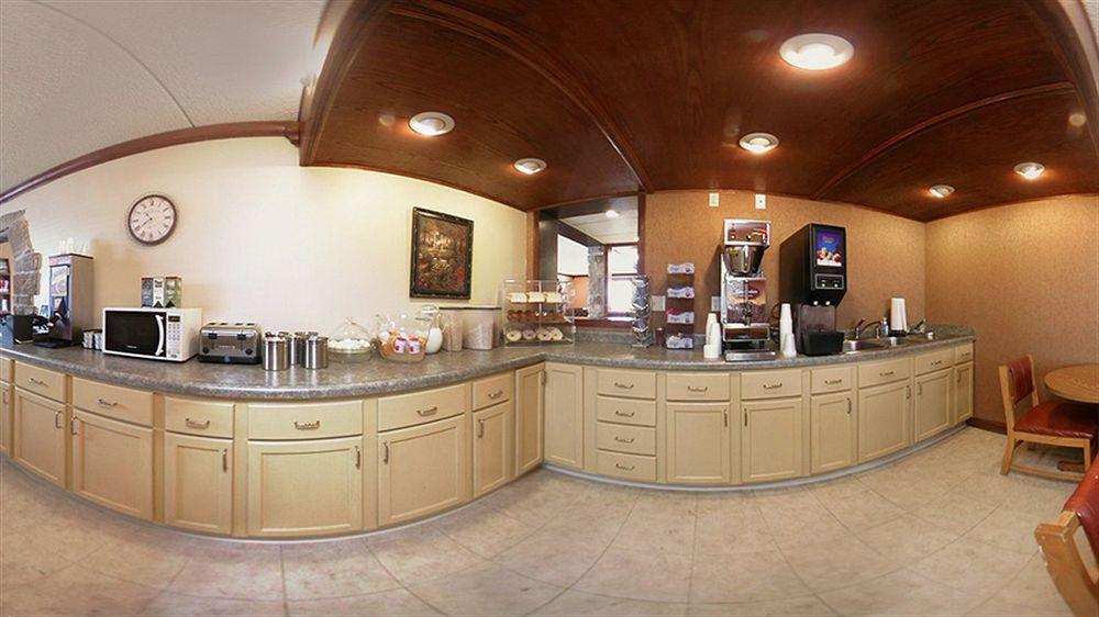 Knights Inn And Suites - Grand Forks Bagian luar foto