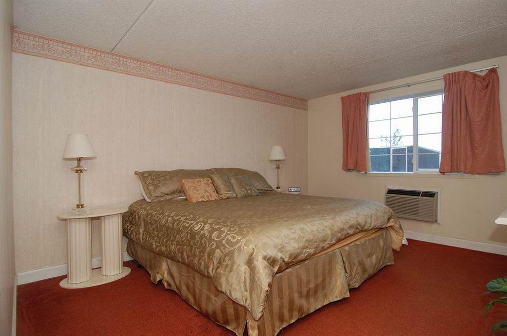 Knights Inn And Suites - Grand Forks Ruang foto