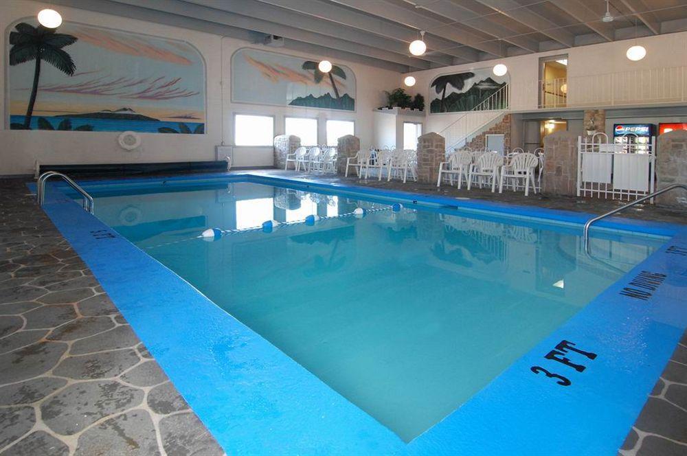 Knights Inn And Suites - Grand Forks Bagian luar foto