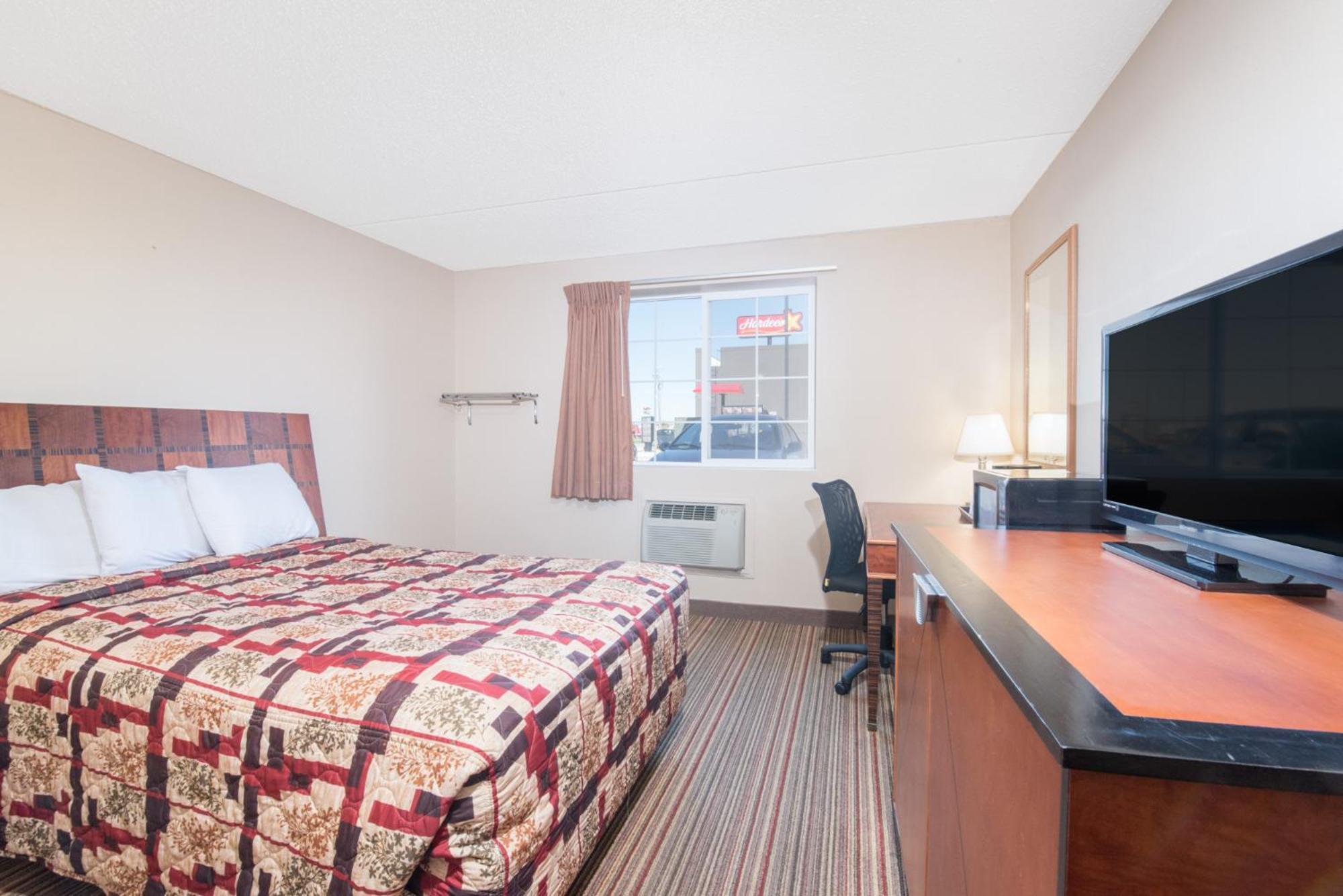Knights Inn And Suites - Grand Forks Bagian luar foto