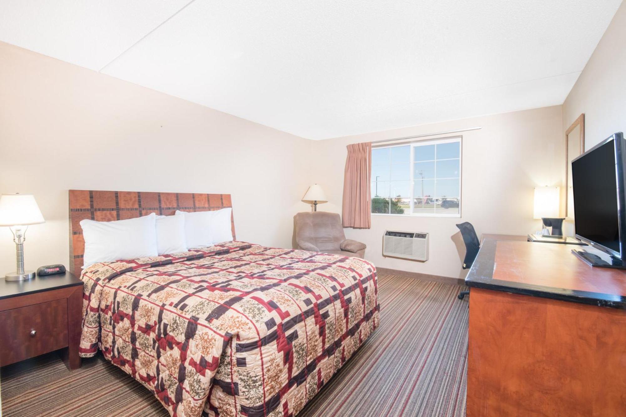 Knights Inn And Suites - Grand Forks Bagian luar foto