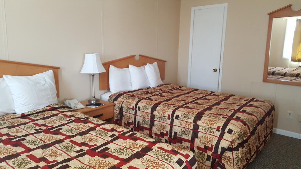 Knights Inn And Suites - Grand Forks Bagian luar foto