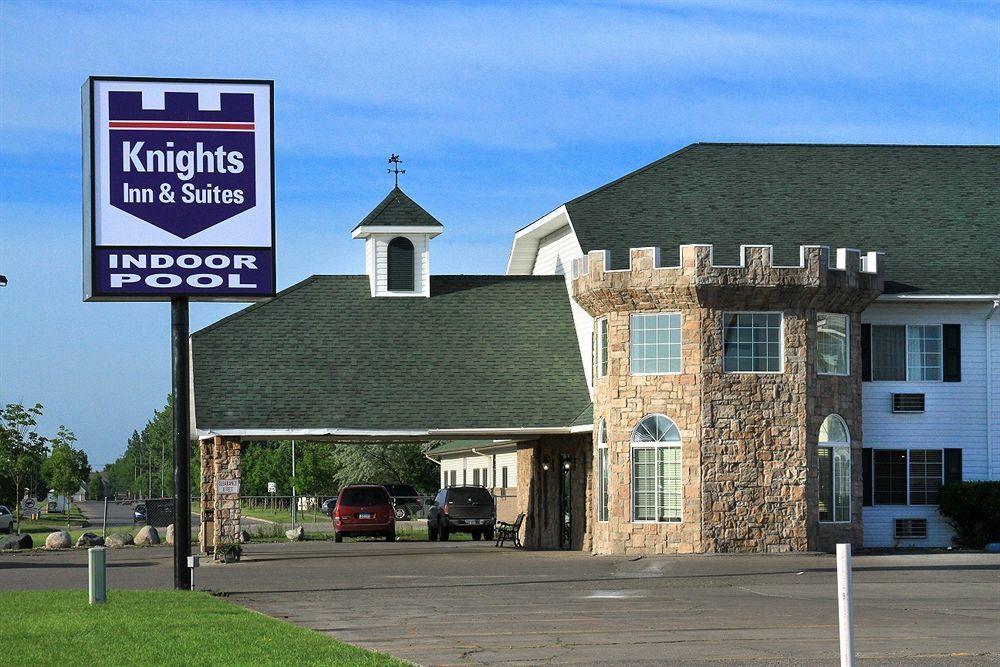 Knights Inn And Suites - Grand Forks Bagian luar foto