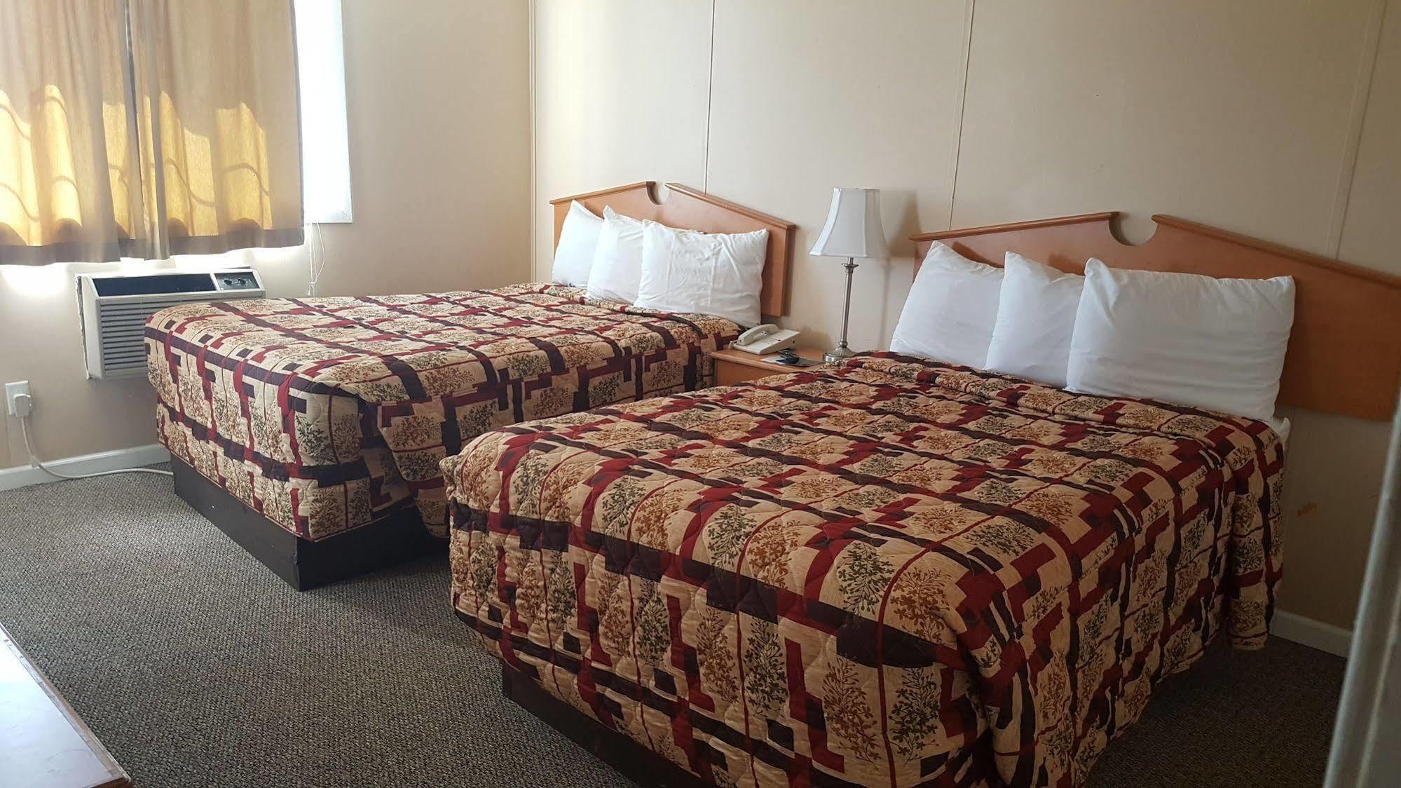 Knights Inn And Suites - Grand Forks Bagian luar foto