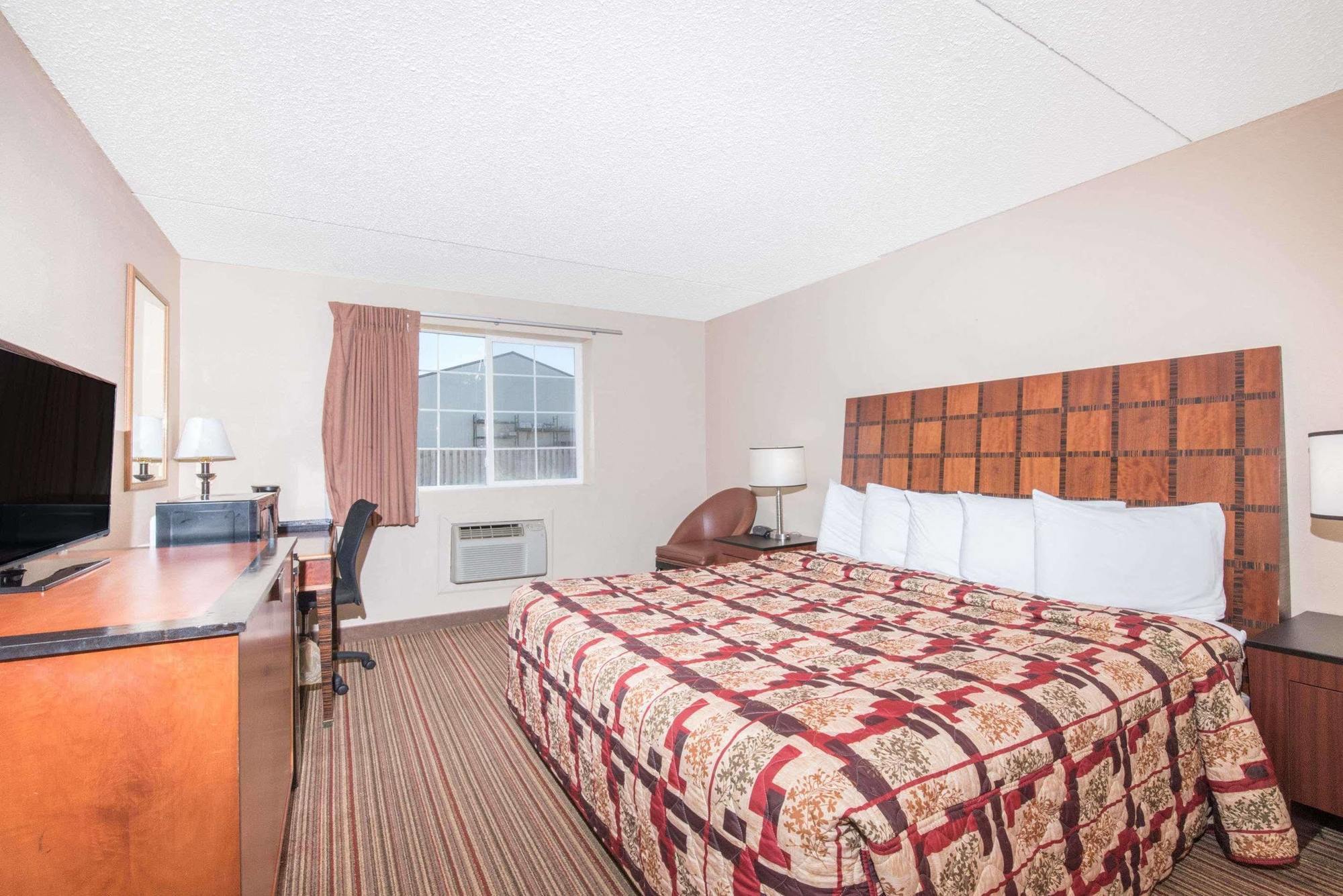 Knights Inn And Suites - Grand Forks Bagian luar foto