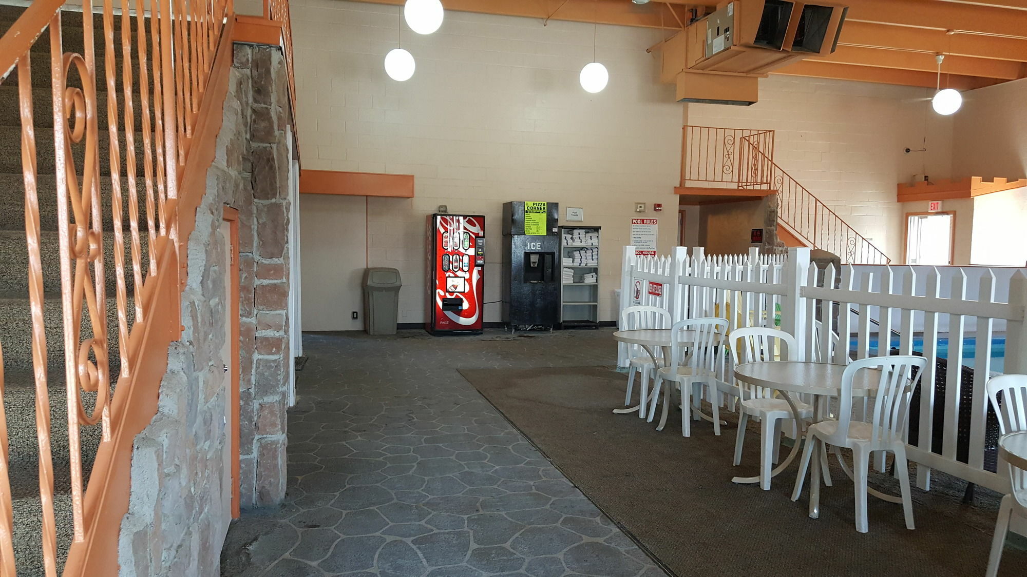 Knights Inn And Suites - Grand Forks Bagian luar foto